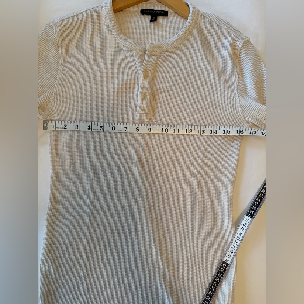 Banana Republic Rustic Long Sleeve Waffle Knit Henley in Oatmeal Heather XS - Picture 7 of 9